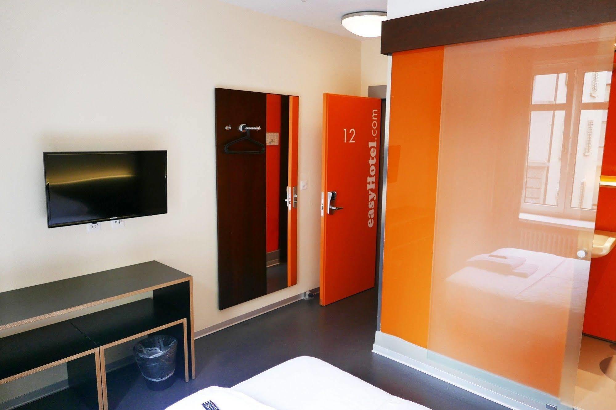 Easyhotel Zuerich City Centre Exterior photo